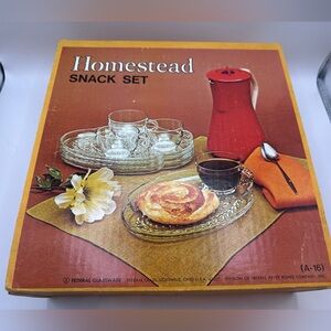 Vintage Homestead Snack Set Federal Glassware 8 Pc Cups Plates in Box